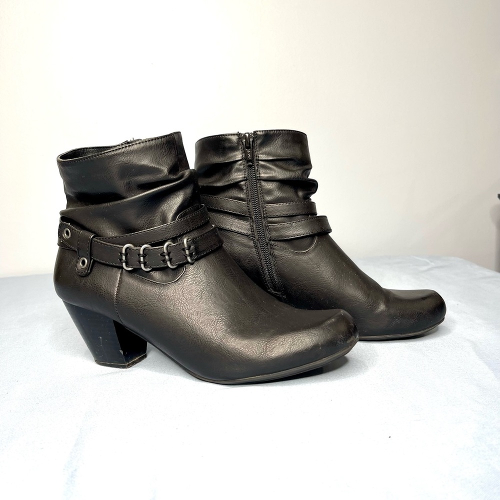Rialto Bootie, size 9